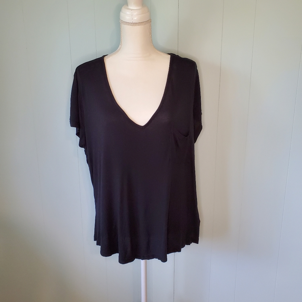 Venus V Neck pocket tee